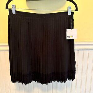 Moon M NWT black lace pleated mini skirt